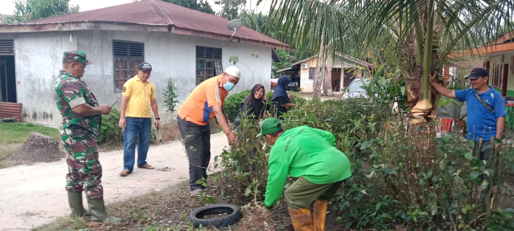 Sinergitas Babinsa, Babinkamtibmas Lurah, LPMK, PKK, Kader Posyandu Bagan Besar Goro di Posyandu Cempaka