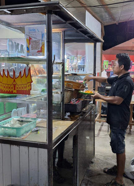 Menjadi Mitra Apical, Pemilik Sate Ini Kini Menjadi Lebih Baik