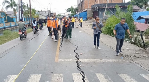 Kendaraan Bermuatan 8 Ton Lebih Dilarang Melintas Parit 6 Tembilahan Hulu