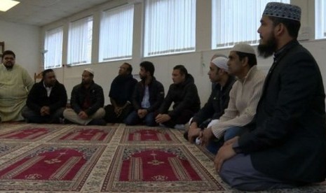 Begini Reaksi Muslim Inggris ketika Sholat Berjamaah Dibatasi