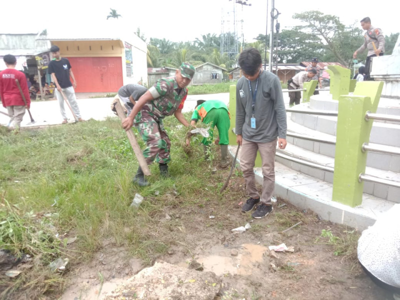 Giat Goro Sertu Ramli Bersama Masyarakat di Jalan Arifin Ahmad