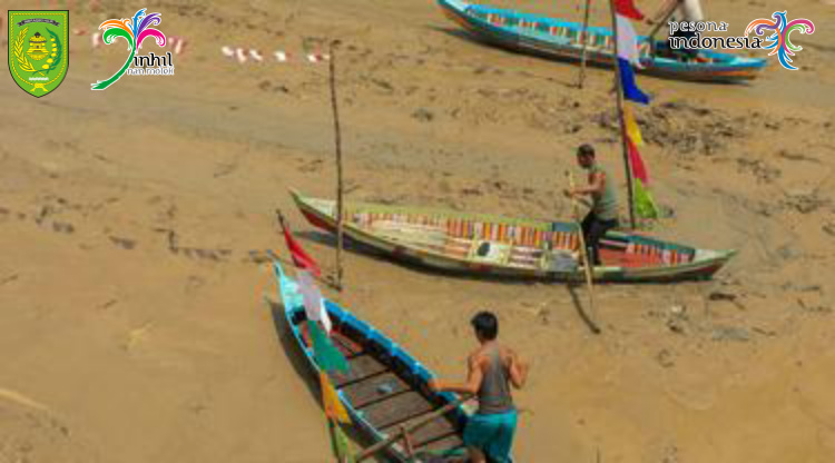 Sampan Leper Tetap Melaju ketika Sungai Mengering