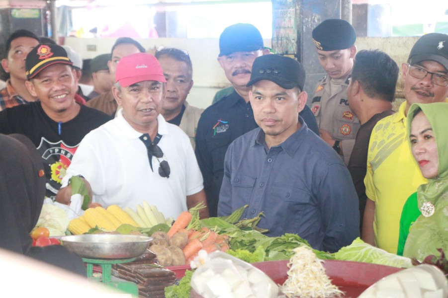 Pj Bupati Inhil Pantau Langsung Harga Bahan Pokok di Kayu Jati