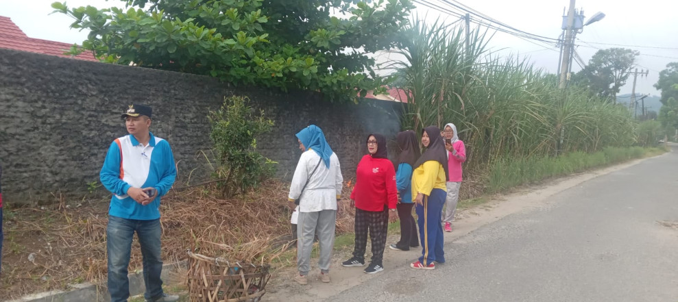 Program Jumat Bersih, Wabup Lakukan Gotong Royong di Kelurahan Ujung Bandar