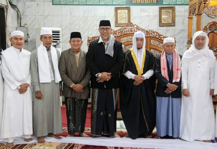 Bupati Inhil Melaksanakan Shalat Idulfitri 1444 H di Masjid Raya Al – Huda Tembilahan