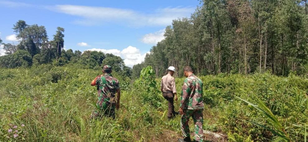 Patroli dan Komsos Rutin Oleh Personil Babinsa Koramil 06 Merbau Dalam Mencegah Karhutla