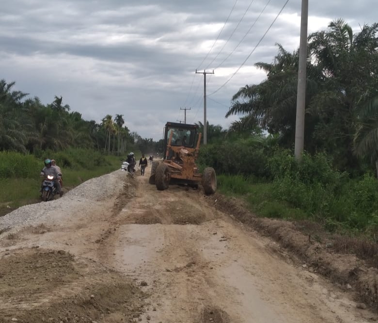 TMMD ke 117, Bersama Dengan Pemko Dumai, Dandim 0320/Dumai Turunkan Alat Berat