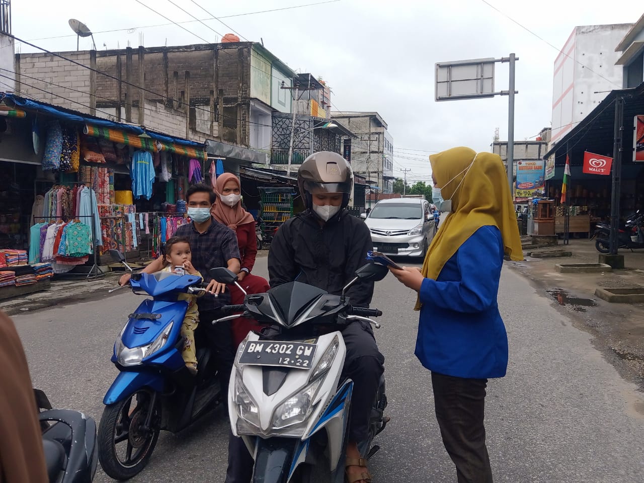 STIKes Husada Gemilang Bagi-bagi Masker Secara Gratis