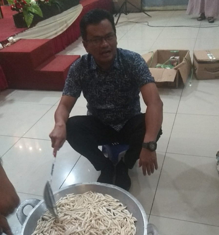 Pelatihan Membuat Amplang Tahap III DP2KBP3A Inhil : Dengan Adanya kegiatan Ini Pekka Bisa Meningkatkan Kembali Keterampilan, Sehingga Bisa Menambah Pendapatan Keluarga