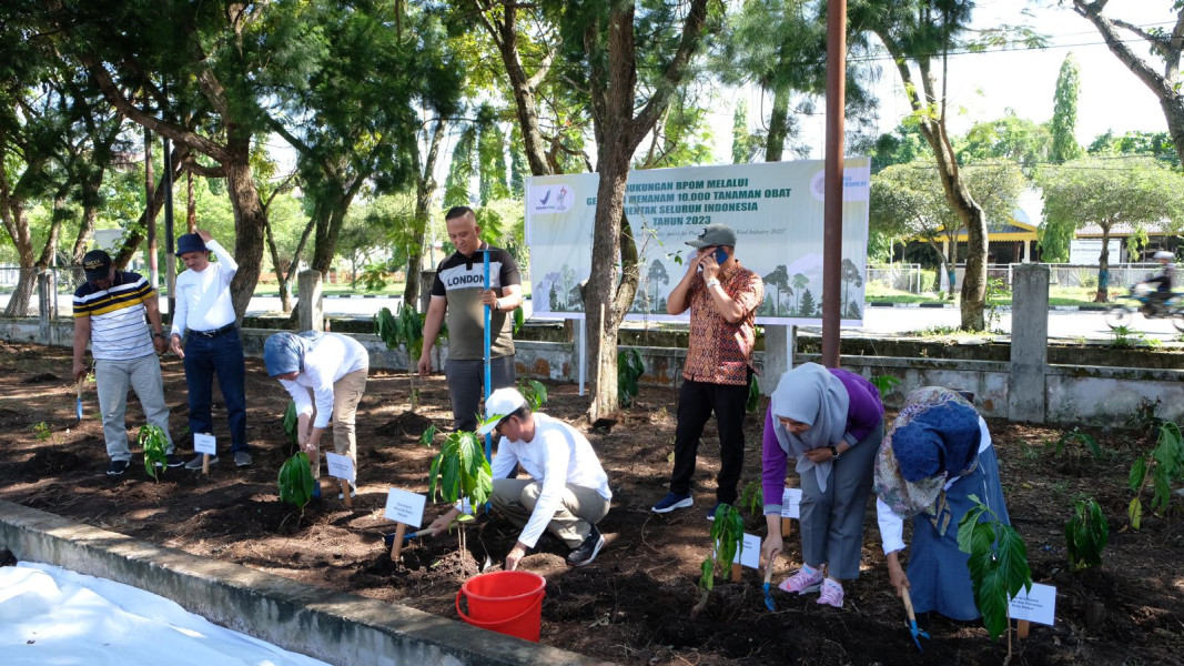 Loka POM di Kota Dumai Turut Serta Gerakan Menanam 10.000 Tanaman Obat Serentak Seluruh Indonesia