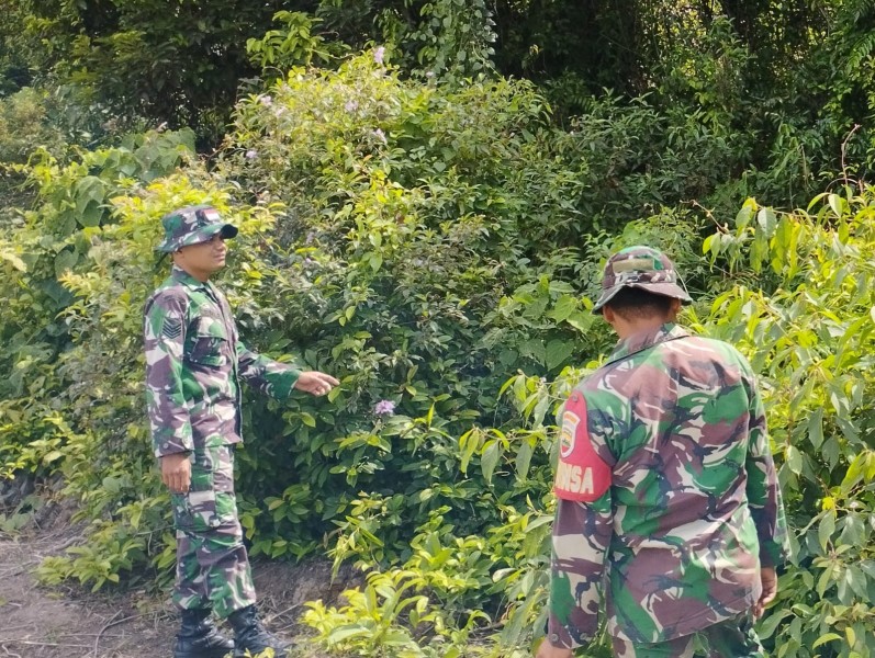 Serma Eri dan Praka Yudi Ajak Masyarakat Cegah Karhutla di Pulau Merbau