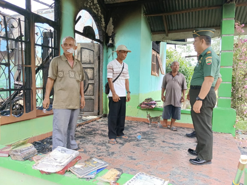 Kapten Arh M.I Daulay Serahkan Bantuan Untuk Korban Kebakaran