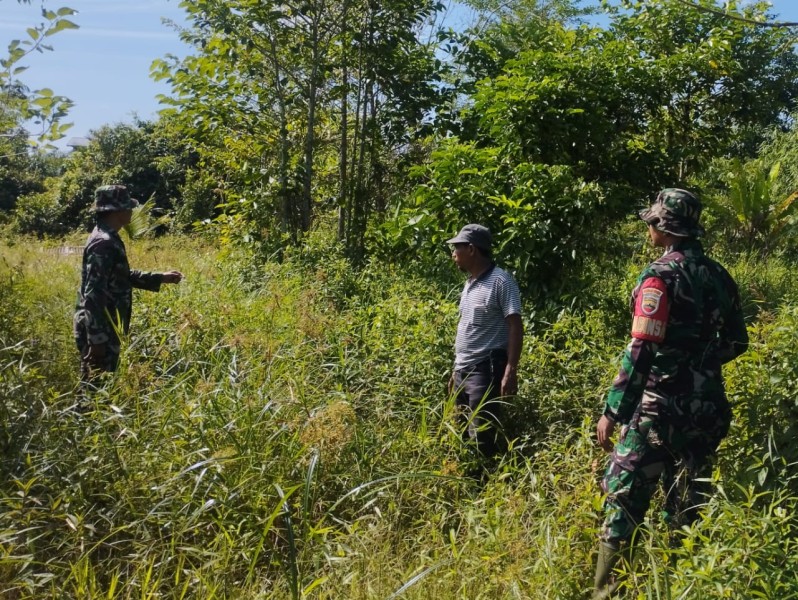 Babinsa Koramil 06/Merbau Gencarkan Patroli Karhutla di Desa Ketapang Permai