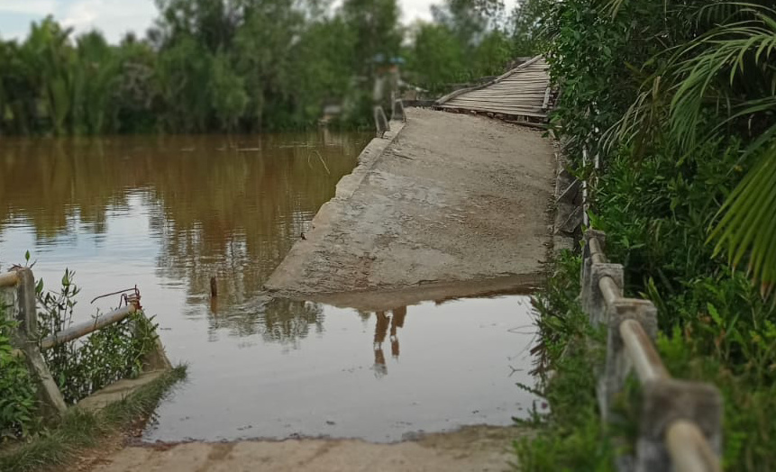 Potret Jembatan di Tekulai Hilir