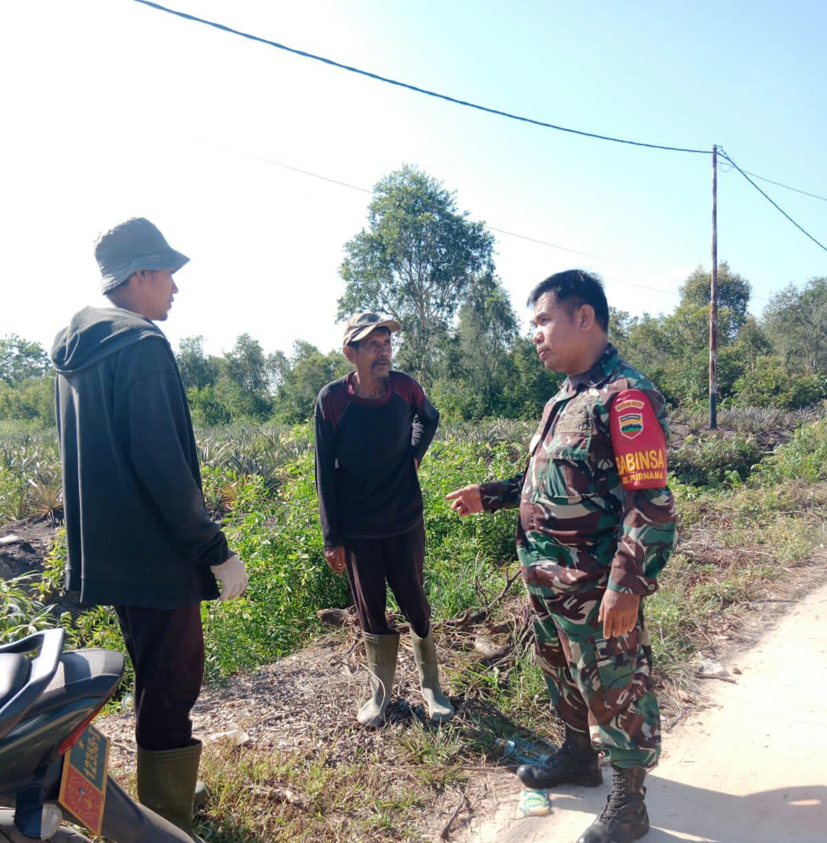 Sertu Mahyudin Laksanakan Patroli di Jalan Parit Sadak