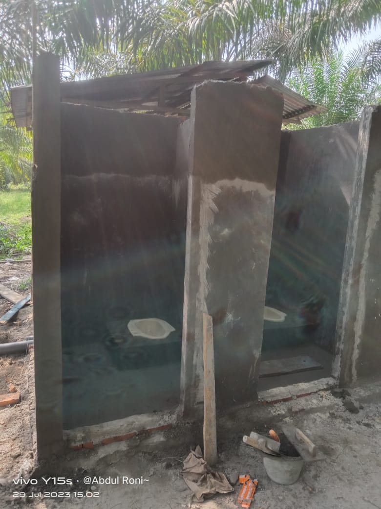TMMD ke 117, Pembangunan Toilet Untuk SMA 4 Dilaksanakan Oleh Satgas