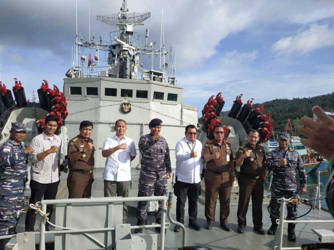 Bersama KSP dan Aswas Kejati Kepri bersama Kajari Natuna Tinjau Kapal di Sabang Mawang