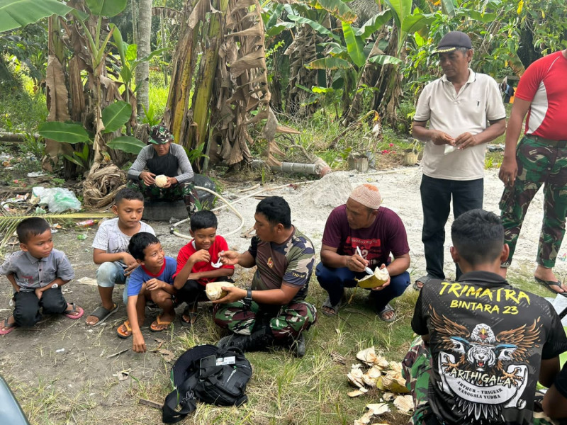 Canda Riang Tim Satgas TMMD ke 118 Bengkalis dan Masyarakat