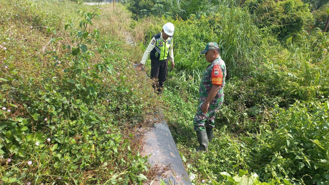 Binter Sertu Roni Sandra Dalam Mengingatkan Menjaga Keamanan Saluran Minyak Pertamina