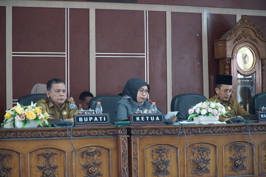 Sekda Hadiri Laporan Hasil Reses II DPRD Labuhanbatu