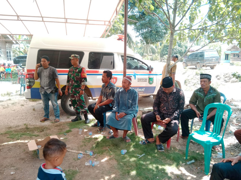 Kehadiran Babinsa di Tengah Duka, Serda Bambang Irwanto Temani Warga Sungai Geniot