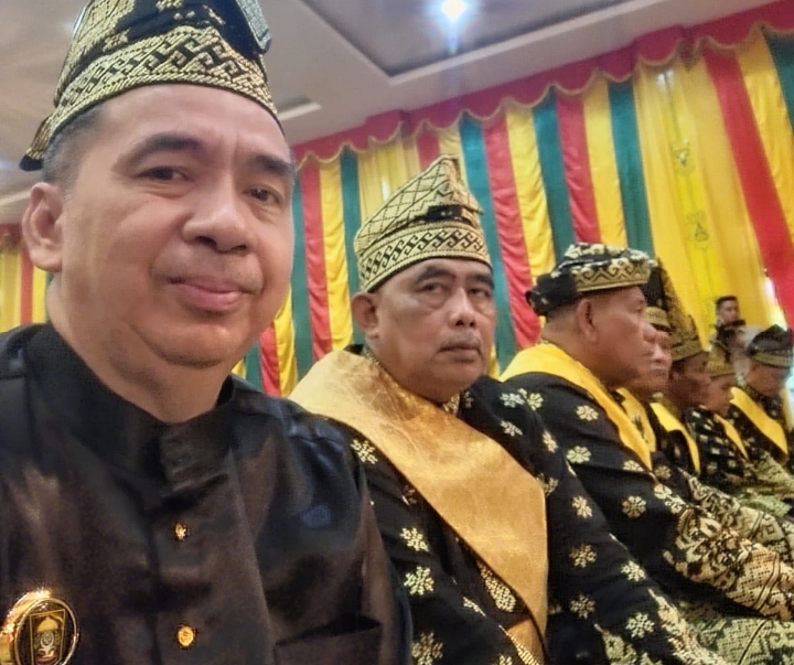 Ketua DPRD Inhil Berikan Ucapan Selamat Atas Pemberian Gelar Adat Kepada Kejati Riau