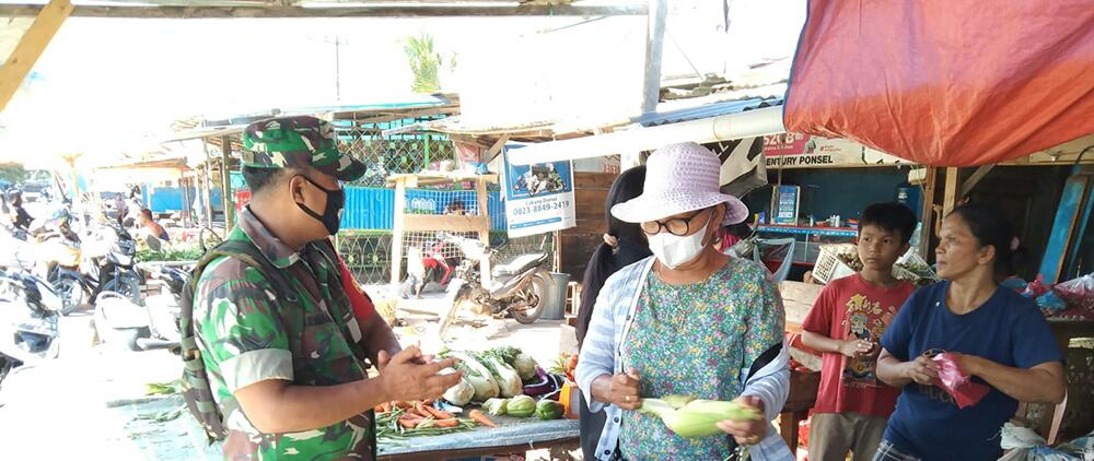 Sosialisasi Pencegahan Covid-19 Oleh Serda Harmaini di Wilayah Binaannya