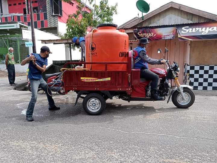 DPKP Semprot Disinfektan dan Fogging di Sejumlah Gang di Jalan Kembang dan Trimas
