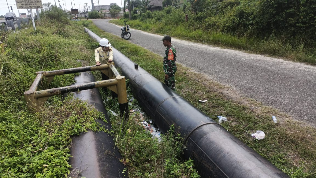 Serda M Andi Darmawan Melaksanakan Patroli Guna Memastikan Saluran Pipa Minyak Pertamina Aman