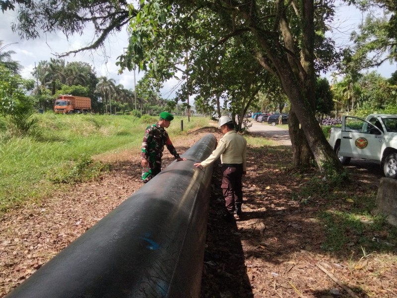 Babinsa Dumai Selatan Sosialisasikan Larangan Berjualan di Sepanjang Jalur Pipa