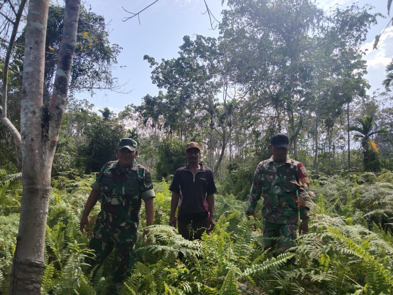 Babinsa Koramil 06/Merbau Gelar Patroli dan Komsos di Desa Kudap