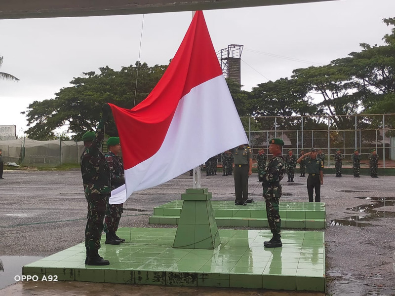 Seluruh Personil Kodim 0320/Dumai Laksanakan Upacara Bendera