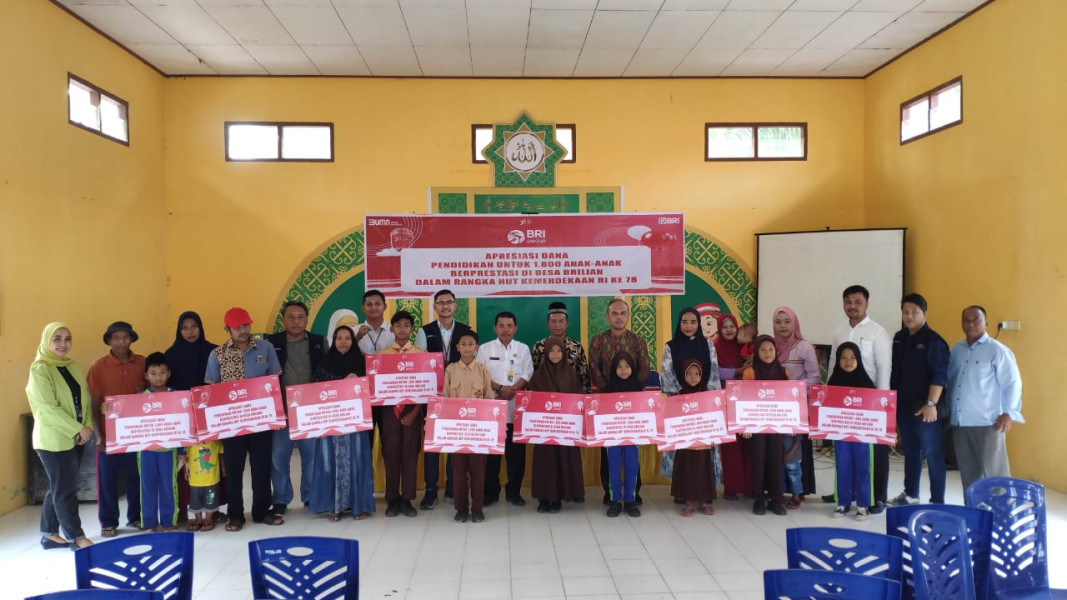 10 Pelajar Berprestasi Kampung Jati Baru Terima Bantuan Beasiswa BRI Branch Office Siak