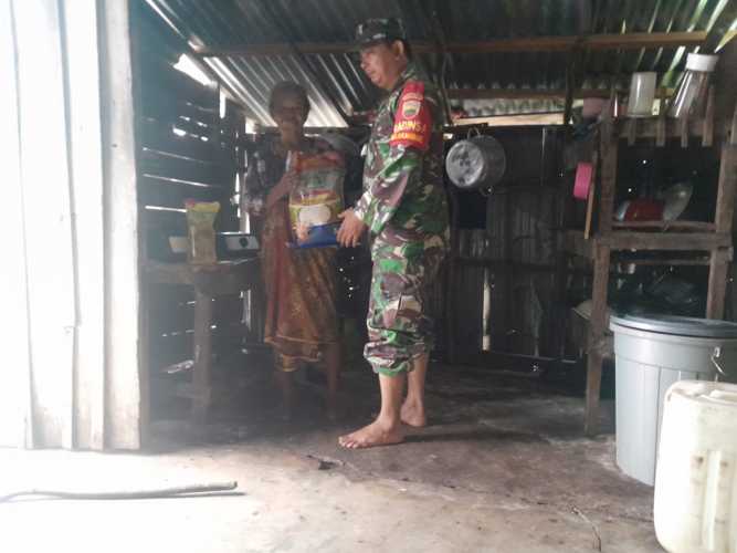 Giat Babinsa Masuk Dapur, Serda Cerza Katno Sambangi Rumah Masyarakat