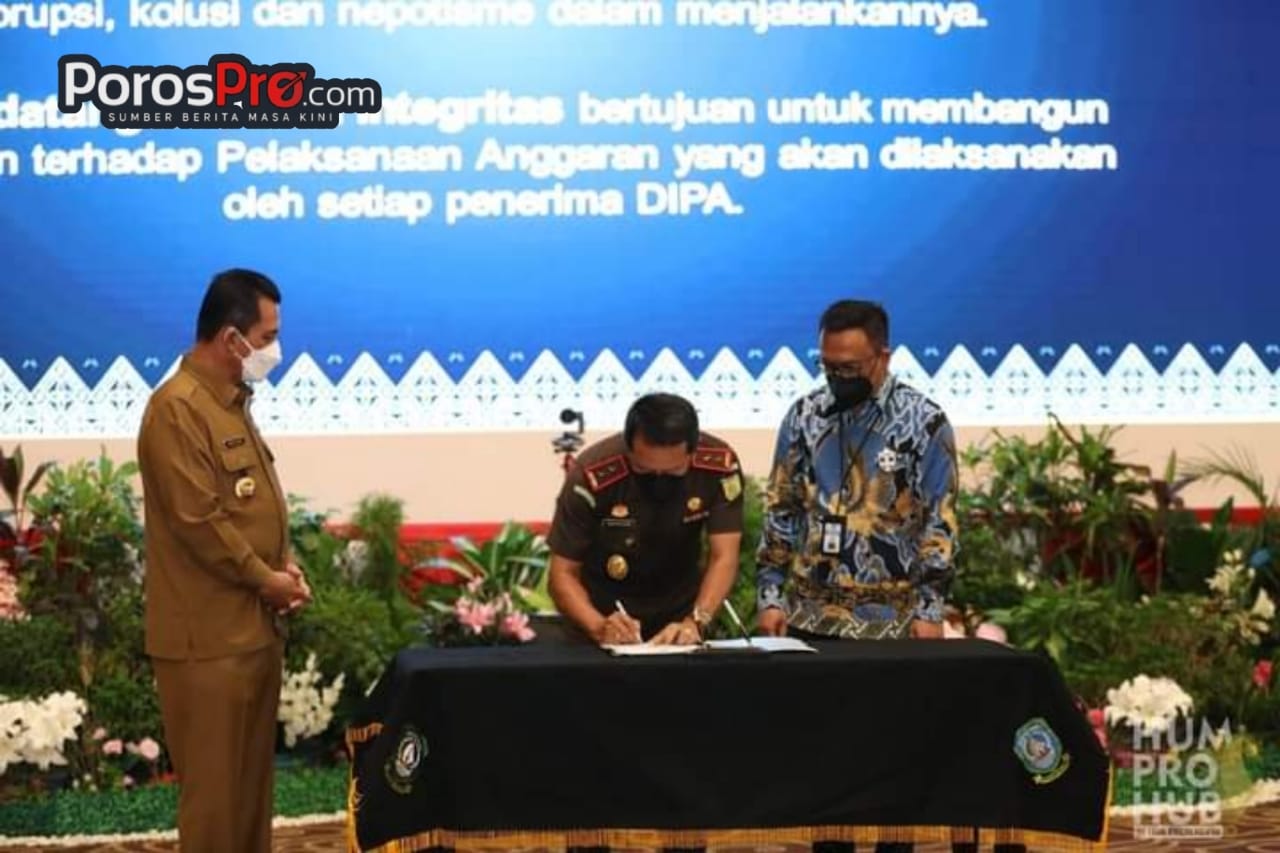 Gubernur Kepri Menyerahkan DIPA dan TKDD Alokasi Dana APBN Tahun 2022