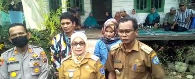 Kunjungi Keluarga Korban Hanyut, Wabup: Semoga Cepat Ditemukan