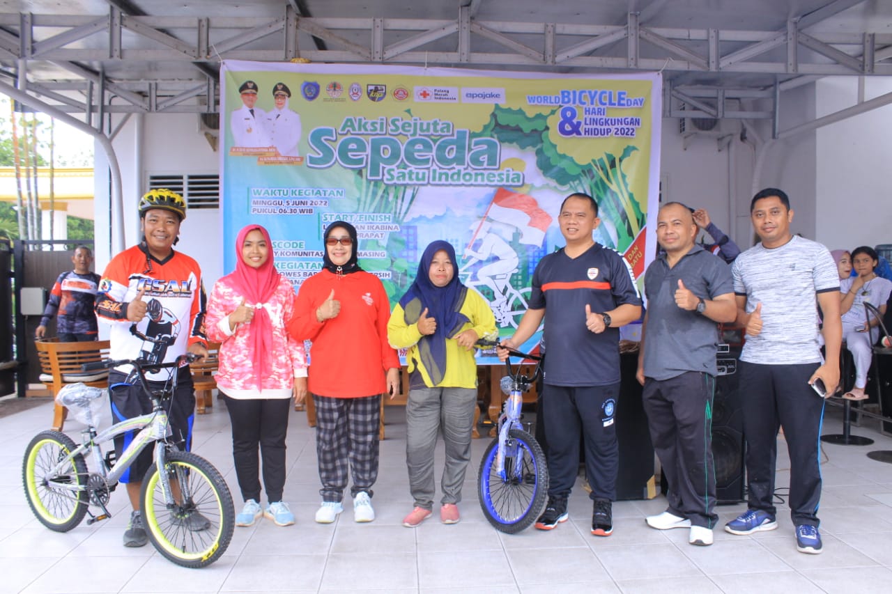 Selain Gowes, Bupati Lakukan Penanaman Pohon di Minggu Pagi