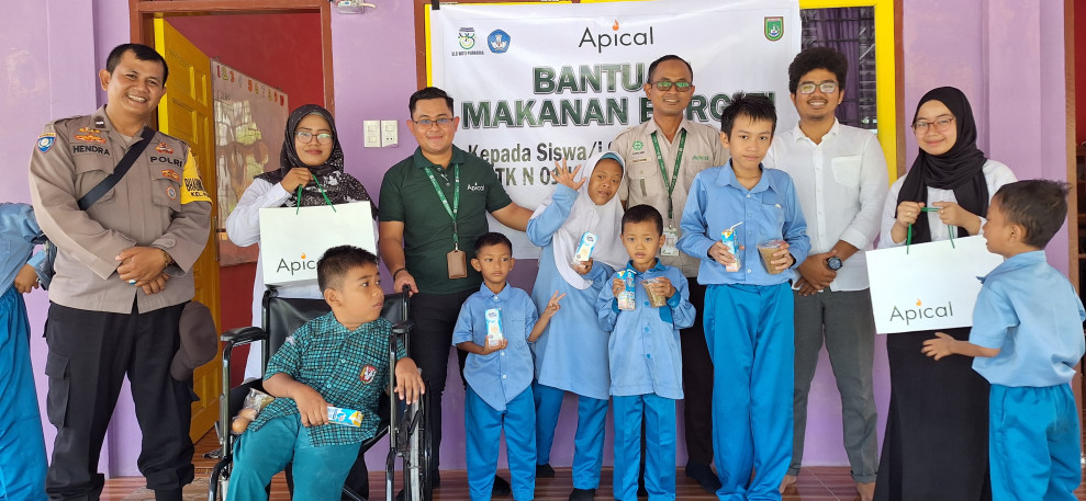 Apical Dumai Adakan Pemberian Makanan Bergizi Bagi Pelajar SLB