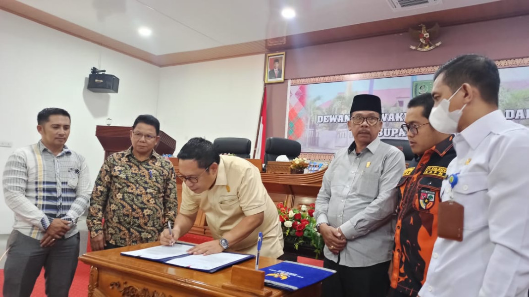 Ketua DPRD Natuna Daeng Amhar Pimpin Paripurna Laporan  Akhir Fraksi-fraksi Rencana Pembentukan Provinsi Khusus Natuna  Anambas