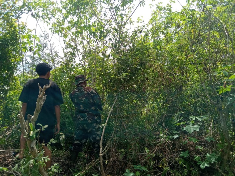 Patroli Rutin Babinsa di RT 5, Sosialisasi Bahaya Karhutla Diberikan kepada Warga