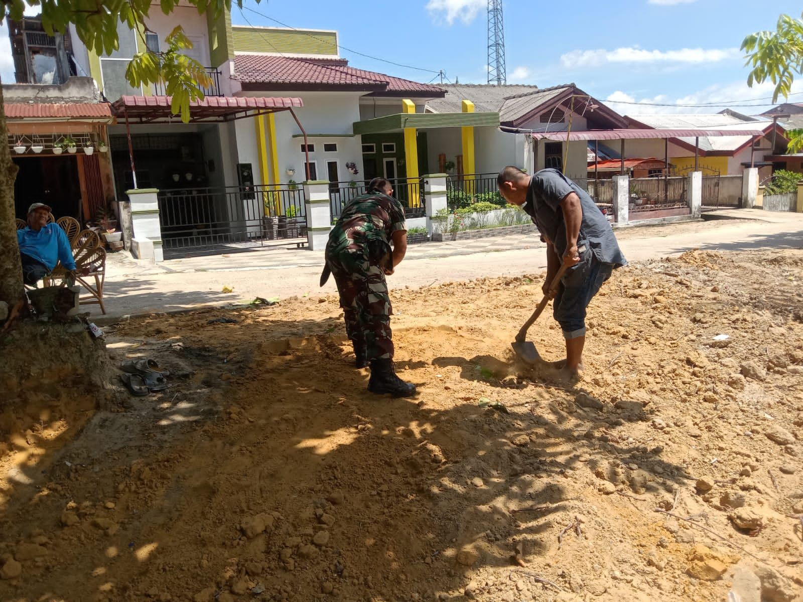 Serka Suandi dan Masyarakat Timbun Jalan