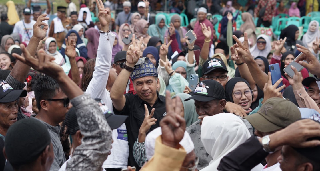 Pelabuhan Rotan Semelur Penuh Sesak Sambut Kedatangan Ferryandi