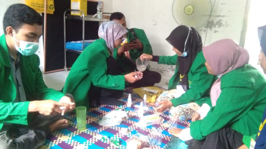 kren! Mahasiswa KKN di Aceh Bikin Hand Sanitizer Bersama Bidan Gampong Batuphat Barat