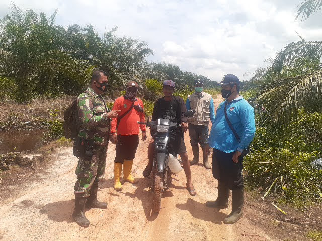 Danramil PWK 03/Sungai Sembilan Kapten Arh H.Sitorus  melalui Babinsa Pelda Tovani  Laksanakan Sosialisasi Cegah Karhutla