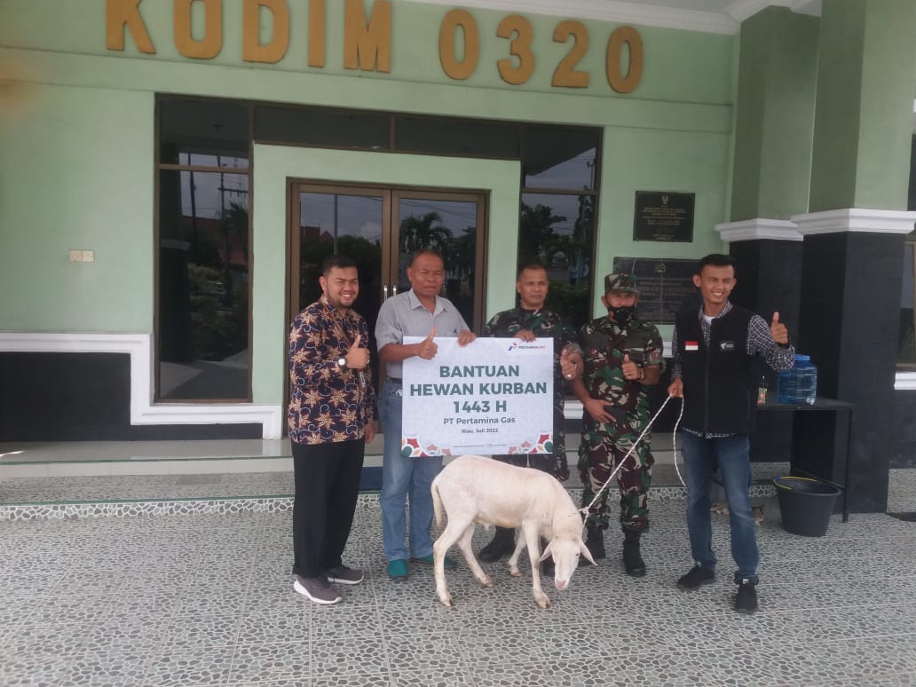 PT Pertagas Serahkan Hewan Kurban ke Makodim 0320/Dumai