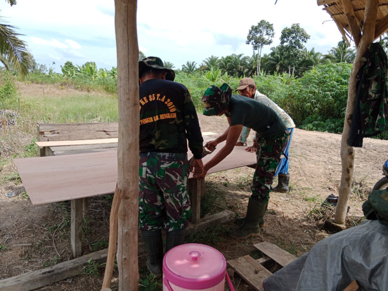 TMMD ke 117, Semangat Personil Bangun Rumah Untuk Masyarakat