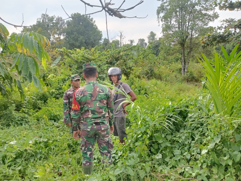 Sosialisasi dan Patroli Karhutla Terus Dilakukan Babinsa di Kecamatan Tasik Putri Puyu