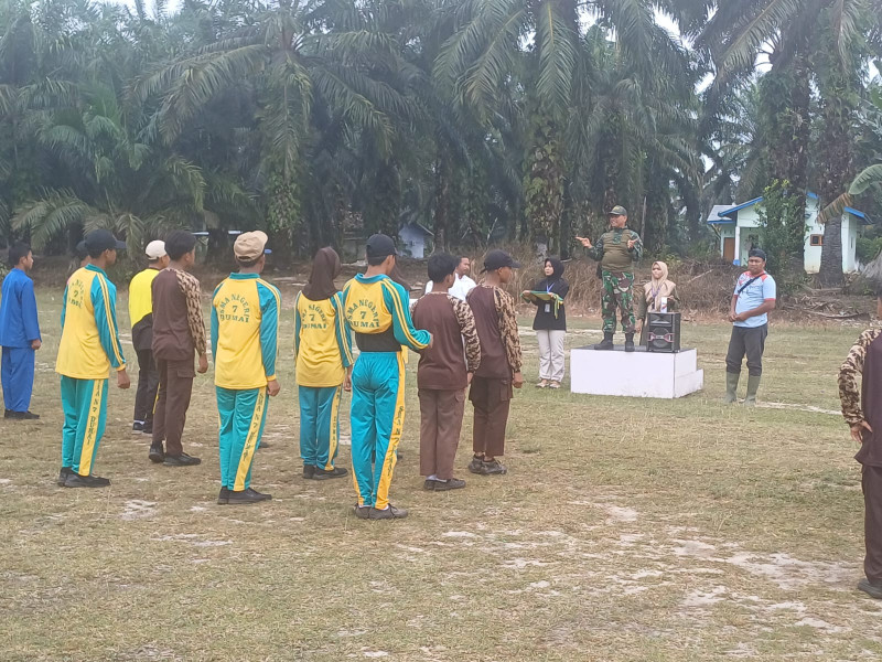 Pelatihan PBB Paskibra, Serka Amri Jhon dan Serka M. Aslim Lubis Siapkan Siswa SMAN-7 dan SMPN 12 Dumai