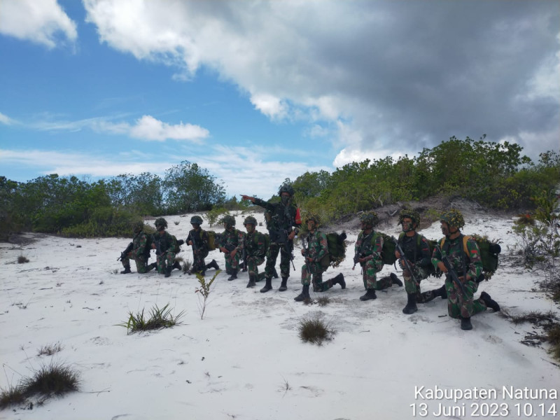 Demi Menjaga Daerah Perbatasan (NATUNA) Yonkomposit1/GP Lakukan Latihan Perang