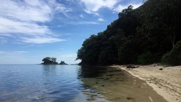 Pantai Pasir Putih dari Sulawesi yang Begitu Menawan